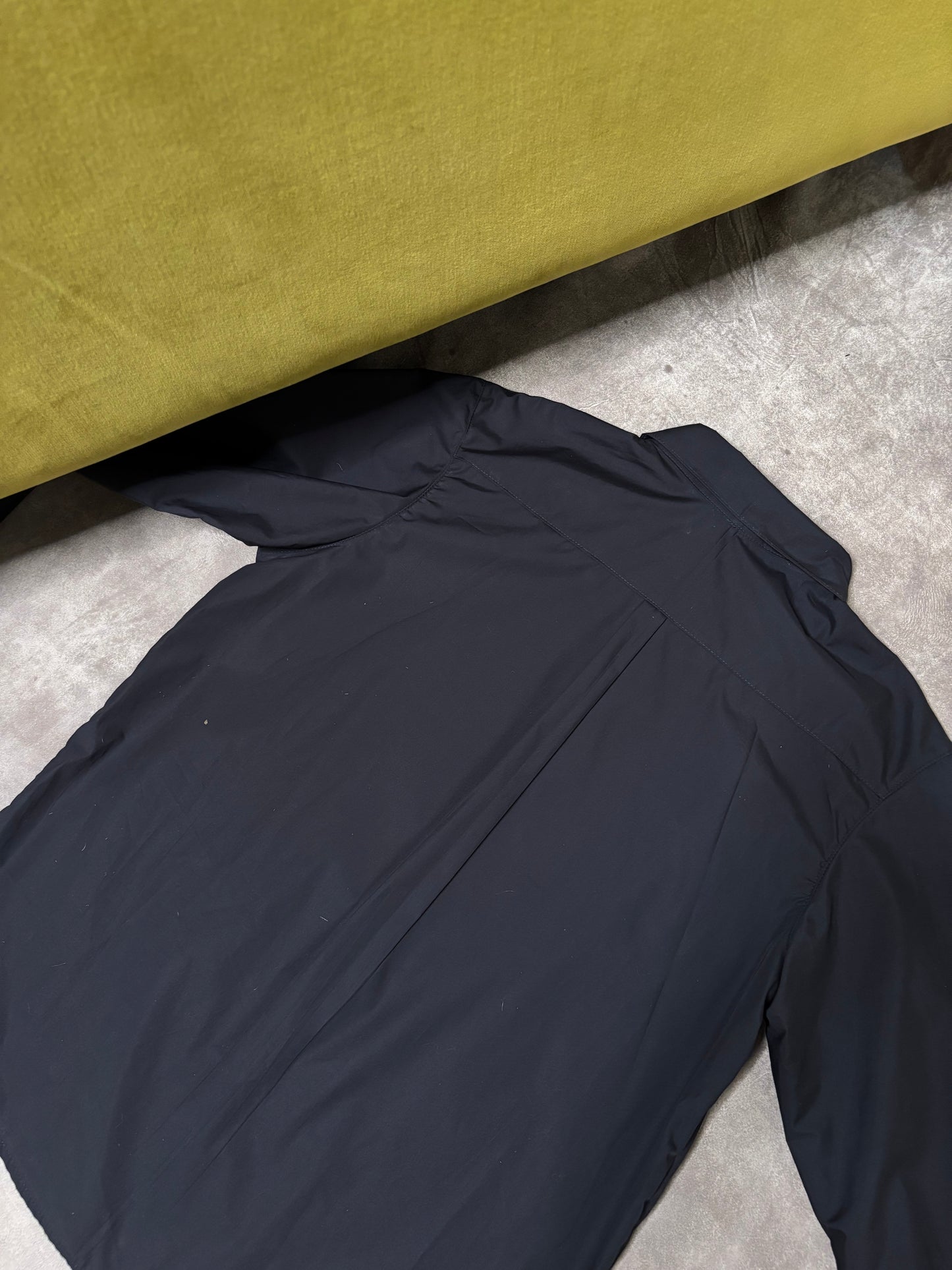 PLEATED BUTTON DOWN - BLACK