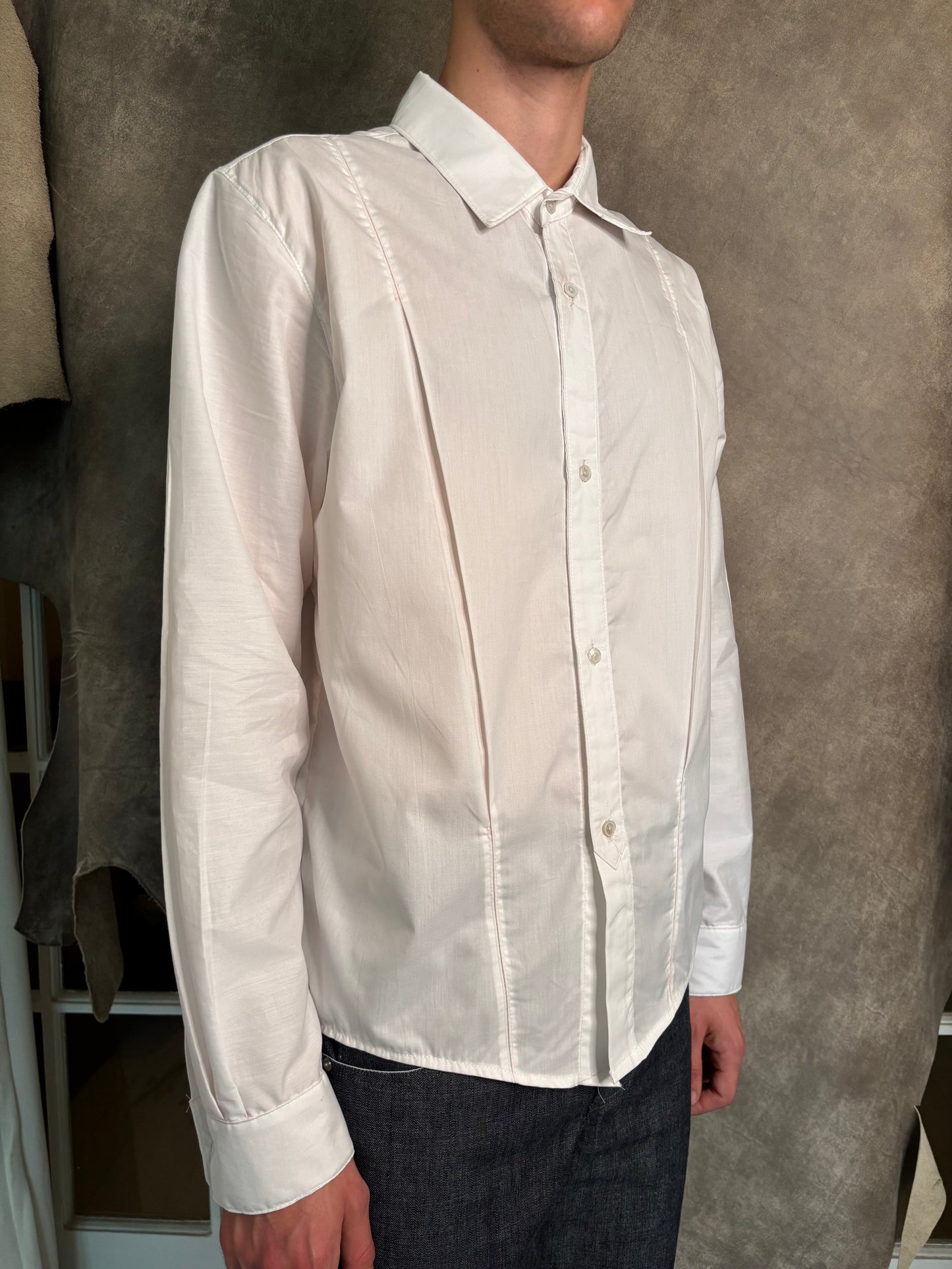 PLEATED BUTTON DOWN - WHITE