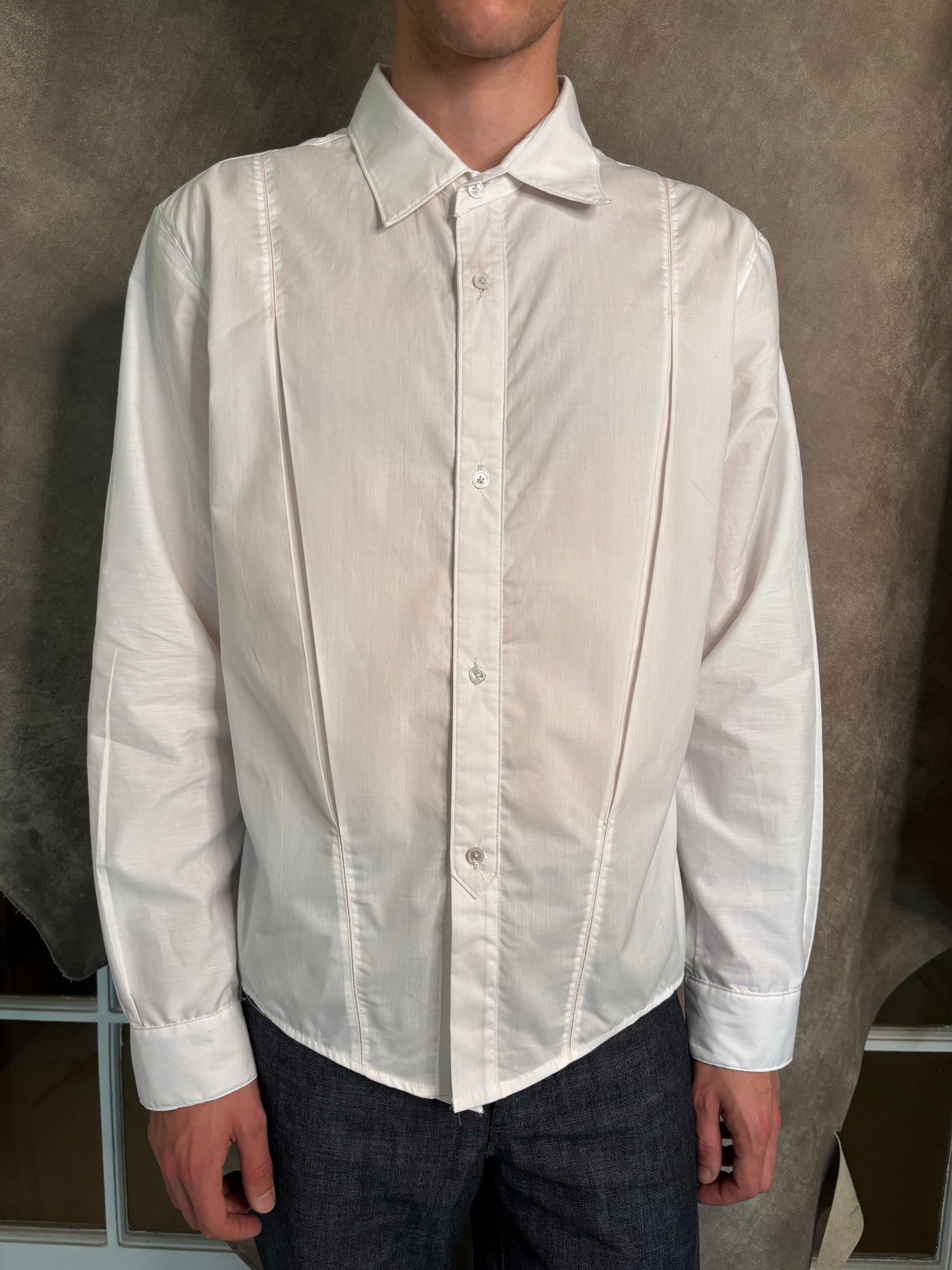 PLEATED BUTTON DOWN - WHITE