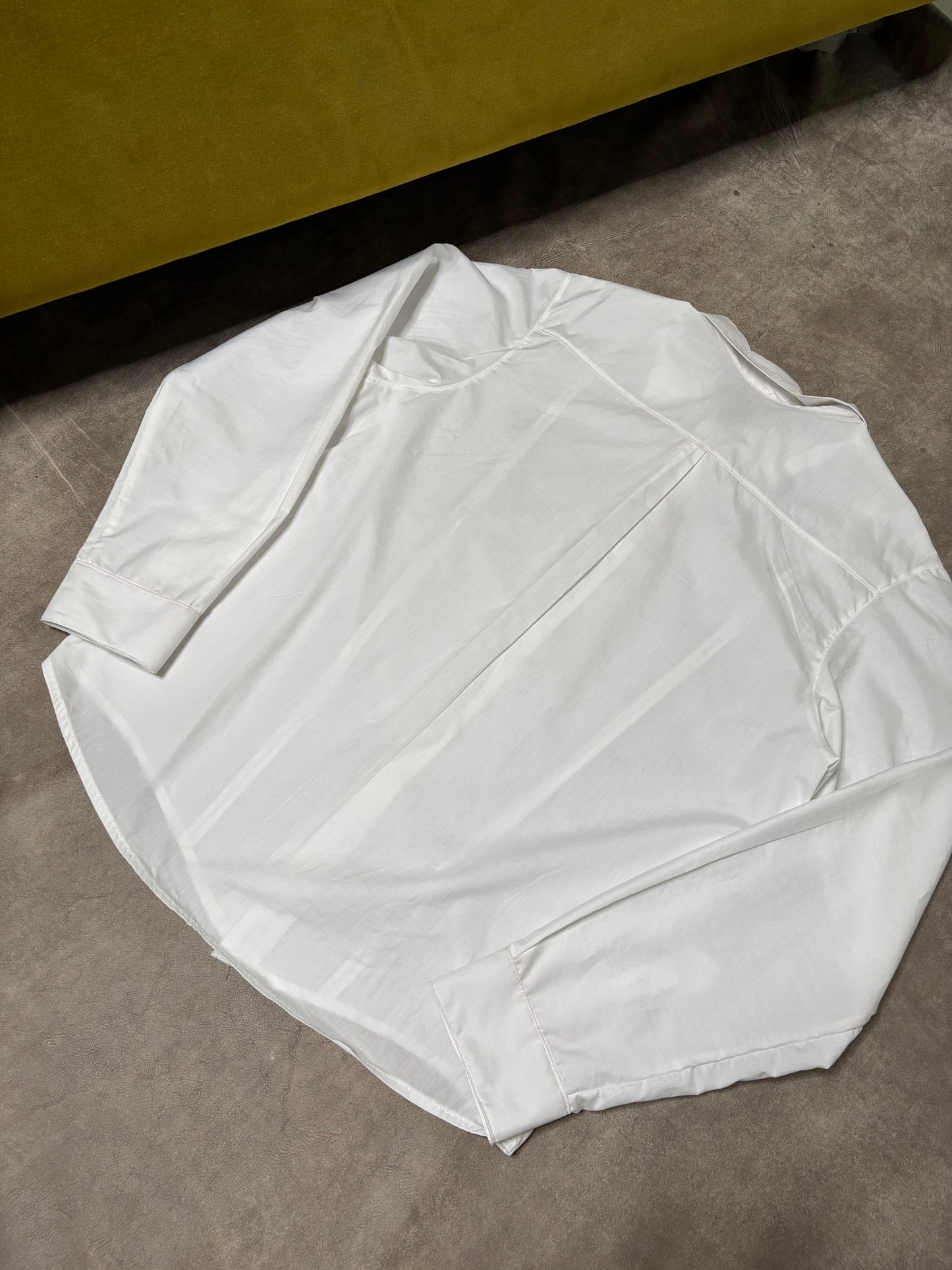 PLEATED BUTTON DOWN - WHITE