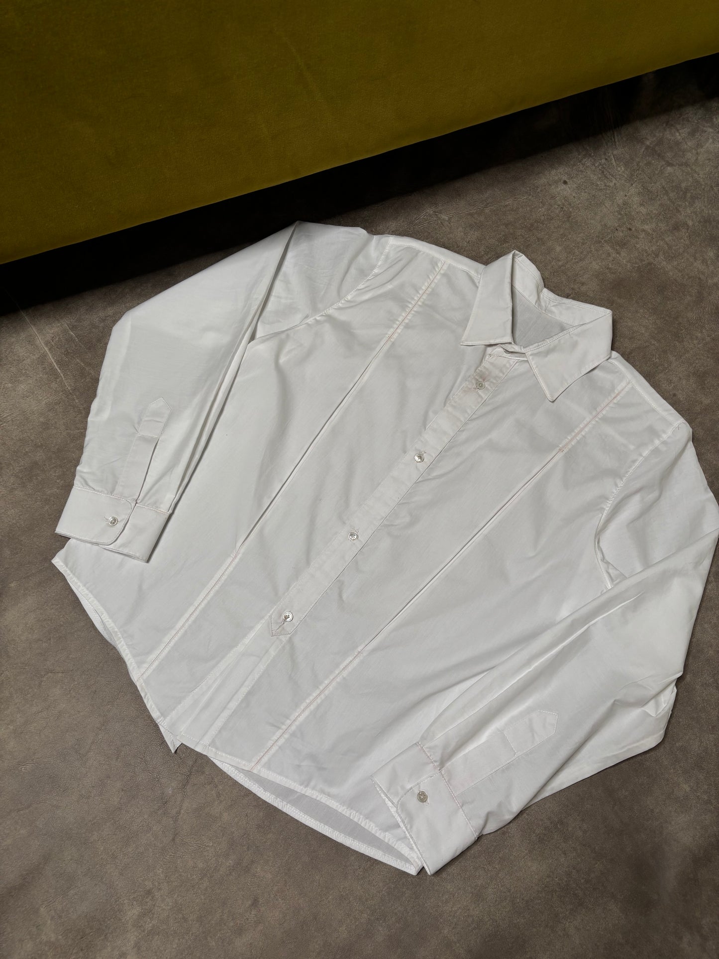 PLEATED BUTTON DOWN - WHITE