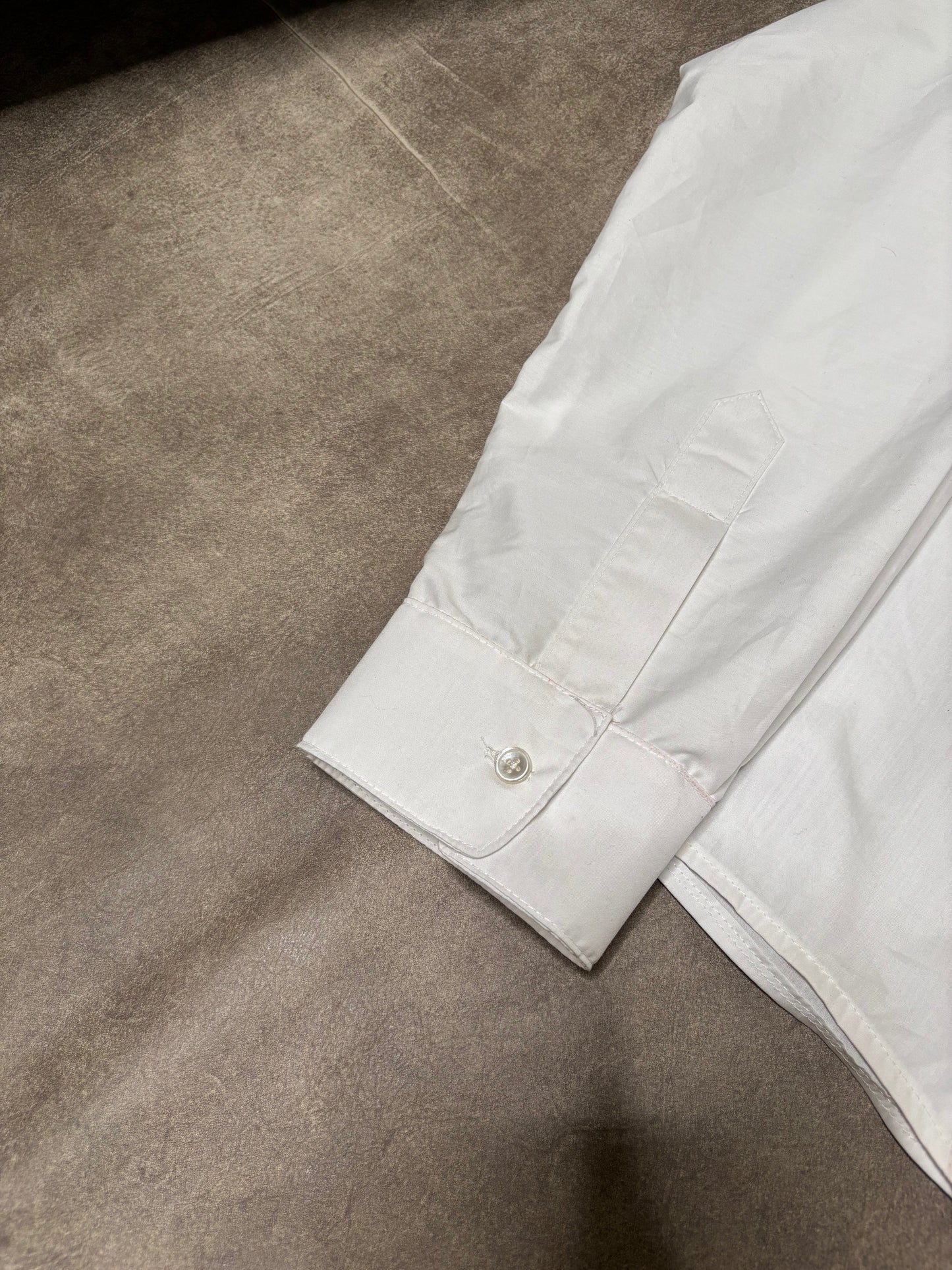 PLEATED BUTTON DOWN - WHITE